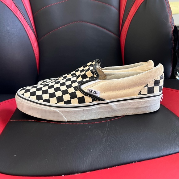Vans - Picture 2 of 4